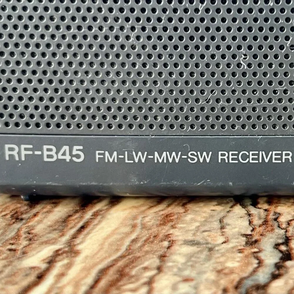 Panasonic FM-MW-LW-SW/SSB Receiver-Clock/Timer Model RF-B45 - Picture 2 of 2